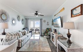 Bright And Sunny Condo With Stunning Oceanfront